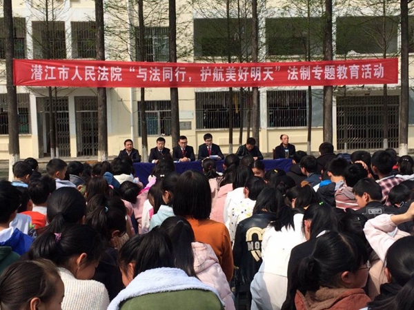 法制宣讲活动现场.jpg 法制宣讲活动现场.jpg