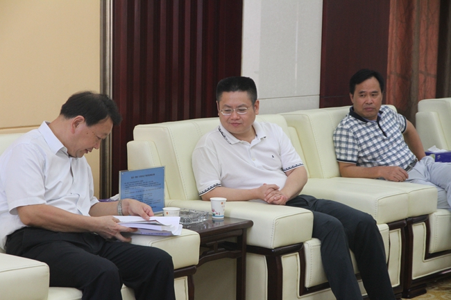 图3.召开座谈会.jpg 图3.召开座谈会.jpg